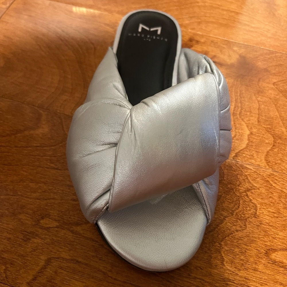 NIB Marc Fisher Leather Knotted Slides Silver Size 5